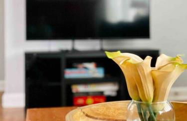 Green Roof Inn - Centrally Located 2BR/1BA Home - Foto 23