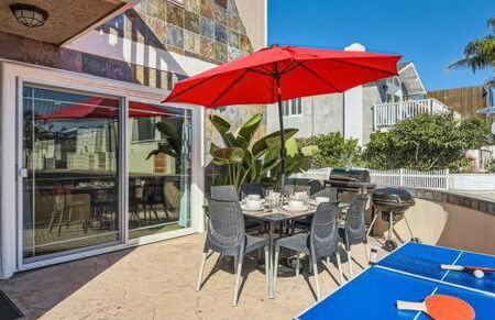 Awesome 3BR 2BTH 1 Block To Beach C2 - Photo 2