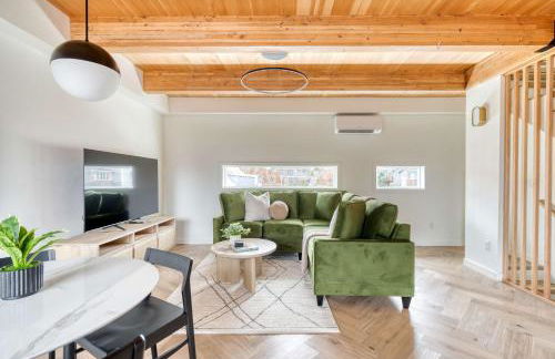 Stay Portland - AlbertaArts Happy Place Townhome - 91 WalkScore - Photo 1