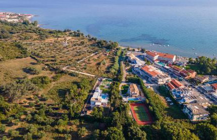 Villa Ami, Roda, Corfu: 10 guests, heated pool, private mini golf, pool table & more!! - Foto 14
