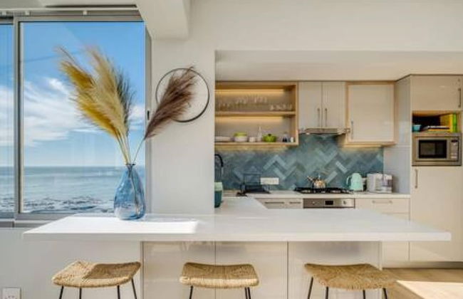 Exquisite Mouille Point Apt by Golf Course Serene Suite - Photo 19