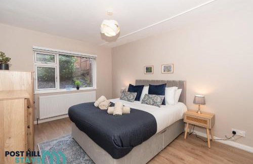 Large 4BR - Ideal Long Stays - Parking - Fast WiFi - Foto 18