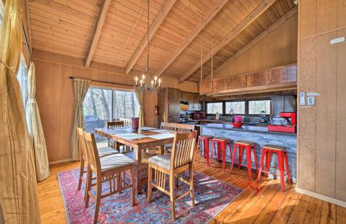 Fire Pit and Grill Lakefront Poconos Cottage! - Foto 9