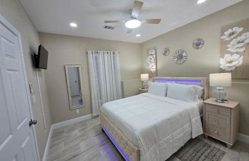 This luxury basement is the perfect getaway - Foto 2