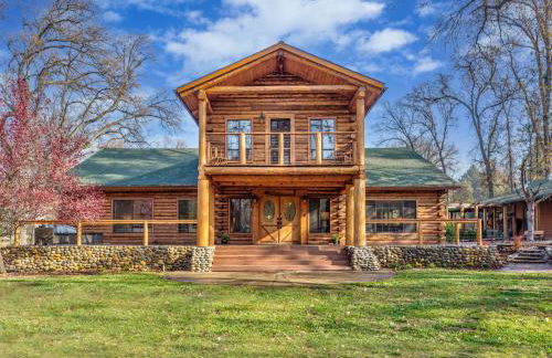 Log Cabin sleeps 20 with hot tub, EV Charger, firepit - Foto 13