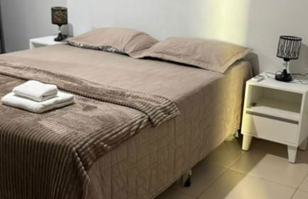 Minha mini casa aconchegante de 2 quartos e 2 camas de casal com Ar condicionado nos dois quartos - Foto 2