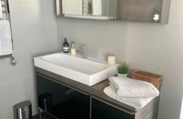 A unique and spacious river front property - Foto 44