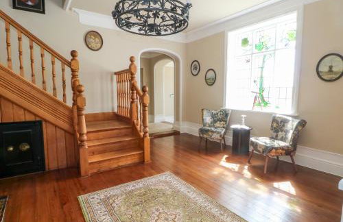 Meadow Manor And Spa - Photo 35