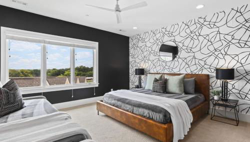 Walk to 12 South and Belmont with Garage FirePit and Patio - Foto 4