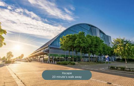 Detached House - Prime Location - Free Parking, Fast Wifi and Smart TVs with Sky TV and Netflix by Yoko Property - Foto 39