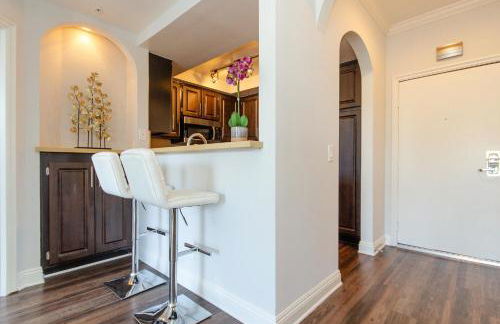 Designer Penthouse 2 Bedroom with Balcony Beverly Hills Adjacent - Foto 51