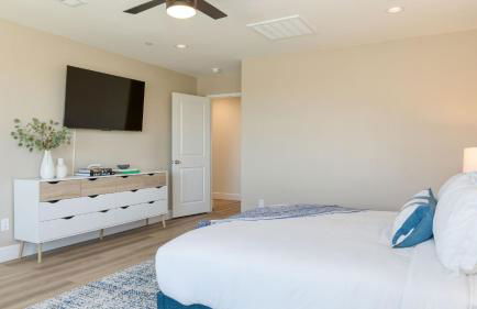 Desert Eden by Avantstay 6BR w/ Ensuite Backyard Oasis w/ Pool & Hot Tub! - Foto 40