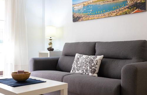 Holidays2Malaga Capuchinos French balconies, private parking, WiFi & Air con - Photo 32