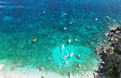 Mirto Beachside Apartment - 2BR - Wi-Fi - AC - 100m from the Beach - BBQ - Parking - Foto 15