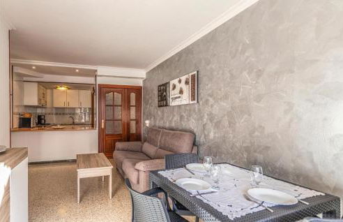 Gorgeous Apartment In Pineda De Mar - Photo 10