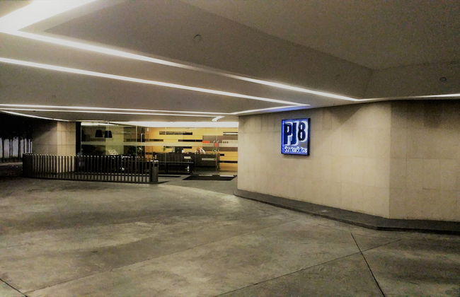 PJ8 Service Suite Pool View - Photo 2