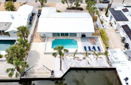 Coastal Charm - Photo 1