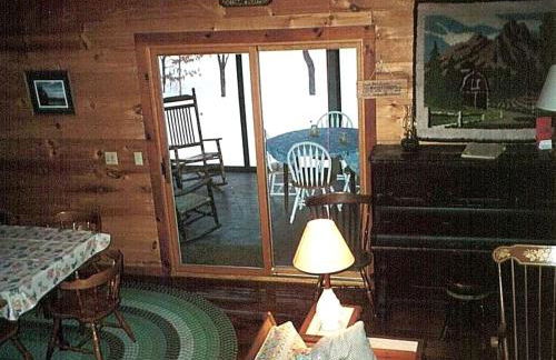 Seven-Person Cabin Rental with Stone Fireplace Overlooking Lake Paradox in Adirondacks - Foto 4
