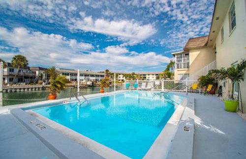 Funshine Pointe Capri - Photo 2