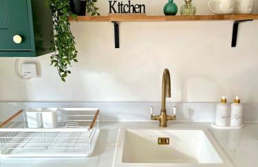 Waterside House - Luxury Home near Alton Towers & Trentham - Free Parking & Garden - Foto 14