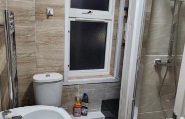 5 minutes from station and 1 minute to A13 - Foto 2