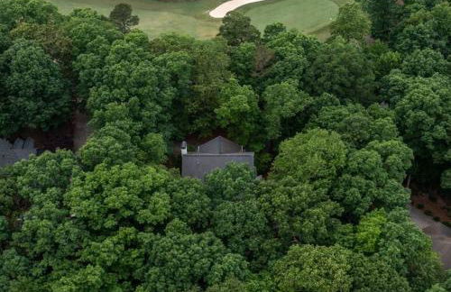 Large Luxury House, King Beds and More, Hot Tub, Theater, Fireplace, Game Room, Ping-pong, Pool Table, Air Hockey, Arcade, River, Big Kitchen, Nice Porch, Quiet, Good for Families and Large Groups, Near UGA Golf Course, Close to UGA & Stanford Stadium - Photo 58