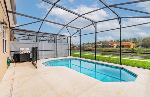 4BR Bella Vida Lakeview Pool Townhome - Photo 1