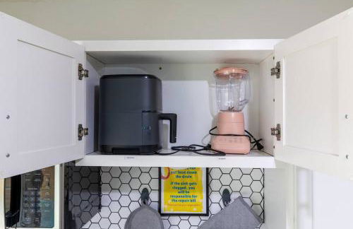 Stylish Condo min from UF & Shands Pets Welcome! - Photo 23