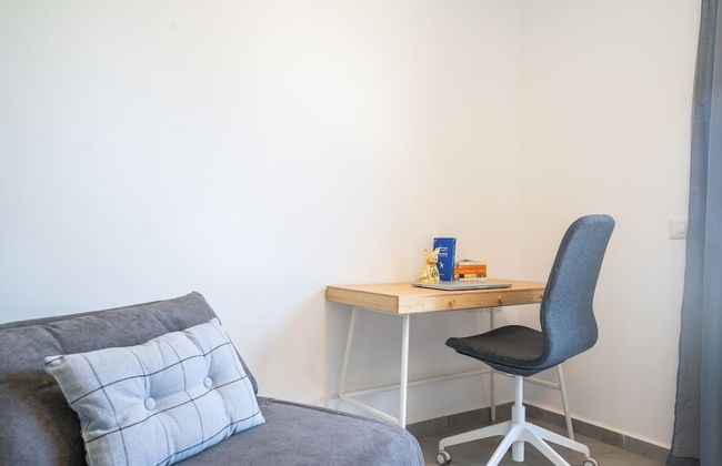 Vibrant Seaside Stay with Balcony by Sea N' Rent - Foto 14