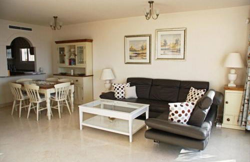 Stunning unobstructed 180 degree sea view apartment with 100 square meters terrace - Costa del Sol - Estepona- Long Term - Photo 7