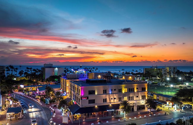 Luxury 2-bedroom Condo Right on the Strip in Palm Beach - Photo 1