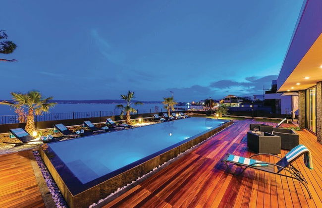 Beachfront Villa Baronessa with Pool - Photo 33