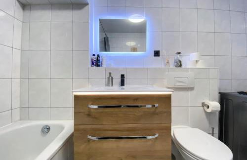 Wohlfühl-Apartment mit kostenfreier Tiefgarage, WiFi & Terrasse - Photo 25