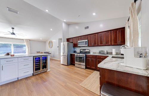 Beautiful home, centrally located to Parks with Pool - Foto 11