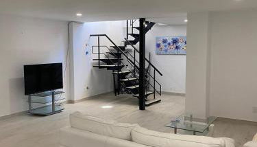 New - MiJa basement Loft Apartment steps from Beach - perfect for Sun and Sport Seekers - Foto 3