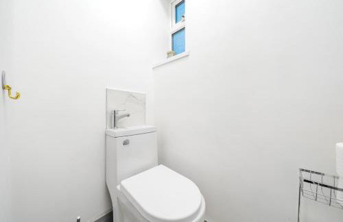 Contractor-friendly Home in Stoke with Free Parking - Foto 16