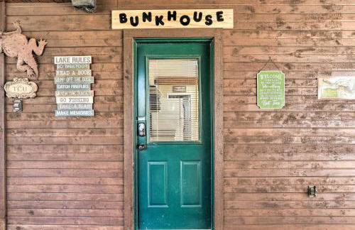 Lake Granbury Getaway! Family Home with Deck and Games - Foto 24