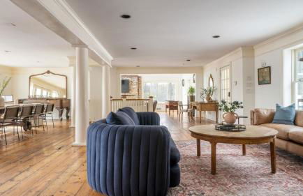 Historic & Secluded Estate on the Hudson River w/ Pool Sleeps 24 River House by Avantstay - Foto 129