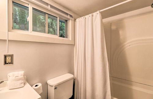 Lil Red Hen Cottage in the Boone Area with Hot Tub - Foto 19