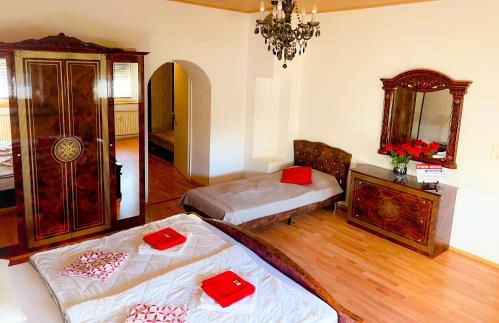 "Casa20200" 2 x Apartments je 150qm für Business, Familien, Gruppen, Handwerker 15min von BERLIN, Erdbeerhof, Outlet B5, 5min vom See Falkensee !! 2 Apartment each 150qm for BUSINESS , FAMILIES 15min from BERLIN!! - Foto 13