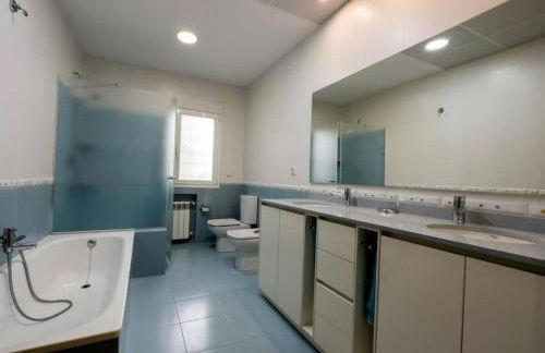 Casa Chalet Villa con piscina, jardín y aire acondicionado cerca de Valencia en La Eliana-L'Eliana - Foto 44