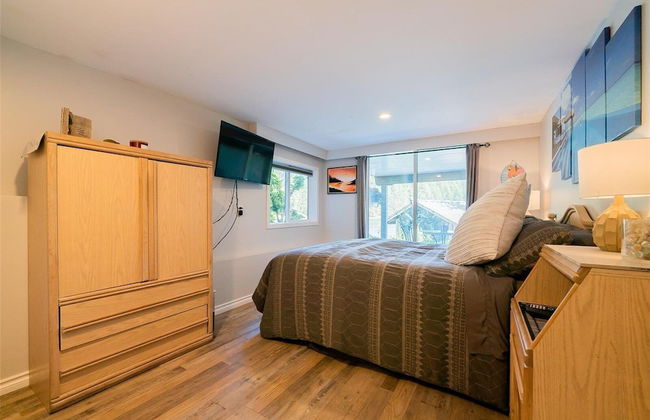 Suite at Trails End Beach House - Photo 3