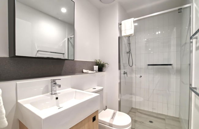 2BR Food Drink Hub Pool 2 Cars Gym Rooftop - Foto 30