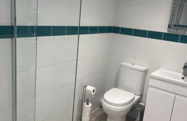 3 bed flat 10 mins to Alton Towers Sleeps 6-8 people - Foto 39