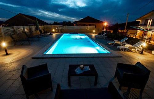 Spacious villa for 10 with a big private pool - Photo 46