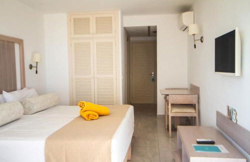 Apartamentos Es Caló - Photo 28