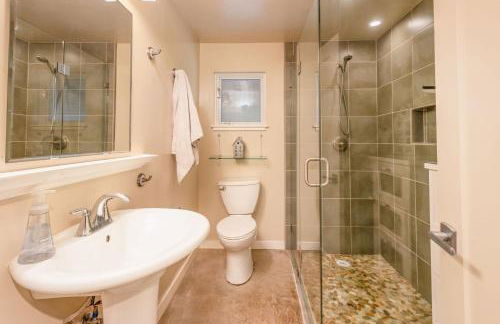 Ocean & Mountain View Home - Walk to Trails Beach Family Activities - Foto 22