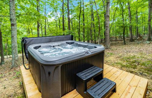 Tucked Away w Hot Tub, Fire Pit, Deck, & WiFi - Photo 22