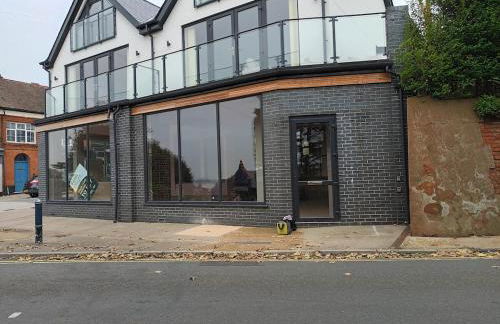 Stylish 3 Bed Apt Sea Views Near the Beach 2B - Foto 25