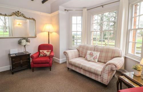 South Lodge - Longford Hall Farm Holiday Cottages - Photo 7